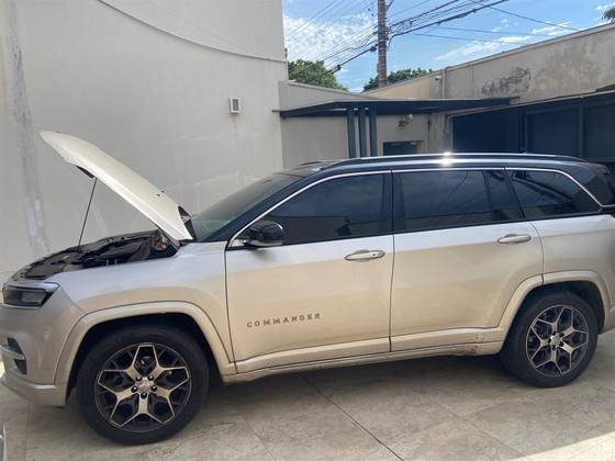 JEEP COMMANDER 1.3 T270 TURBO FLEX OVERLAND AT6 JEEP COMMANDER 1.3 T270 TURBO FLEX OVERLAND AT6
